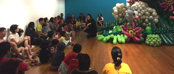 Kamini introduces the story of the naughty monkeys!