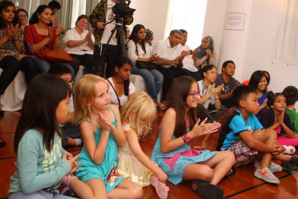 The audience cheers Kancil as the mousedeer escapes!
